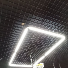 Montaż sufitu podwieszanego na parkingu podziemnym