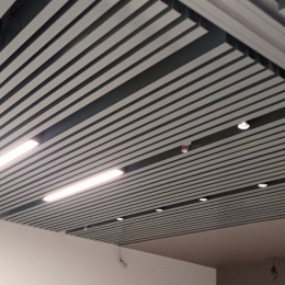Монтаж кубоподібної рейки KRAFT в офісі ЖК CHICAGO Central House місто Київ