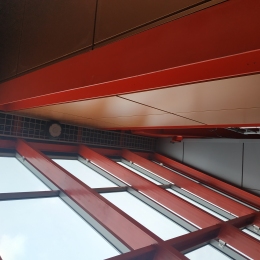 Montaż stropu kładki dla pieszych nad aleją o wymiarach 150x150 mm