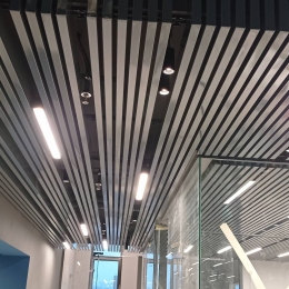 Монтаж кубоподібної рейки KRAFT в офісі ЖК CHICAGO Central House місто Київ